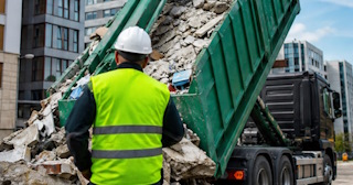 Вывоз строительного мусора в Юрге: услуги лицензированной компании — ПроМусор